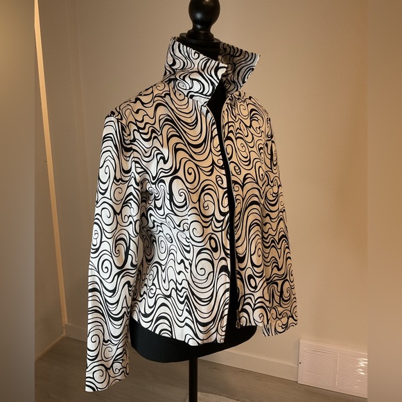 Jolibel black and white abstract zip up jacket or top . - Picture 5 of 8